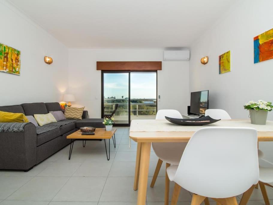 Central Apartment - Pool And Sea View & Albufeira Center المظهر الخارجي الصورة