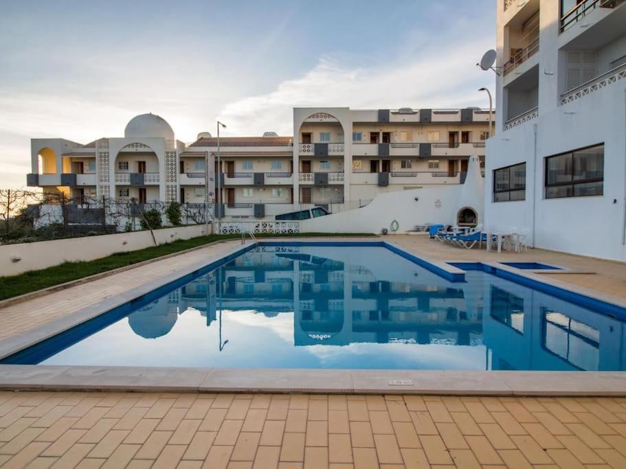 Central Apartment - Pool And Sea View & Albufeira Center المظهر الخارجي الصورة