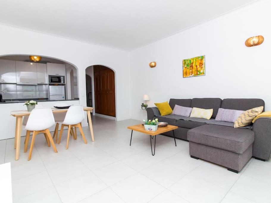 Central Apartment - Pool And Sea View & Albufeira Center المظهر الخارجي الصورة