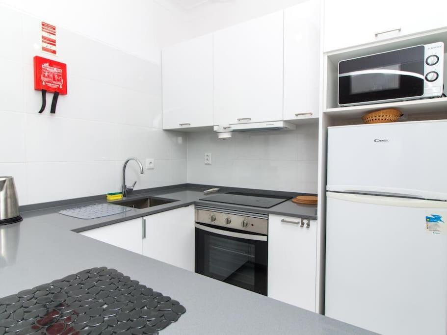 Central Apartment - Pool And Sea View & Albufeira Center المظهر الخارجي الصورة