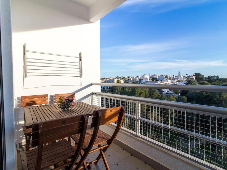 Central Apartment - Pool And Sea View & Albufeira Center المظهر الخارجي الصورة