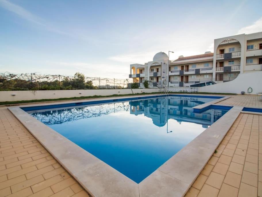 Central Apartment - Pool And Sea View & Albufeira Center المظهر الخارجي الصورة