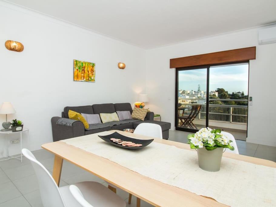 Central Apartment - Pool And Sea View & Albufeira Center المظهر الخارجي الصورة